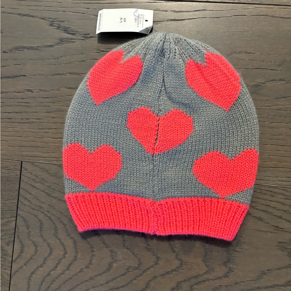 Gap girls hat with hearts sz 6/7 new with tags. Retail $59